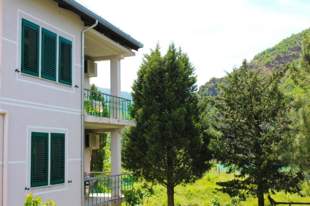 Agroturizem Hotel Vila Franceze Koman Exterior foto