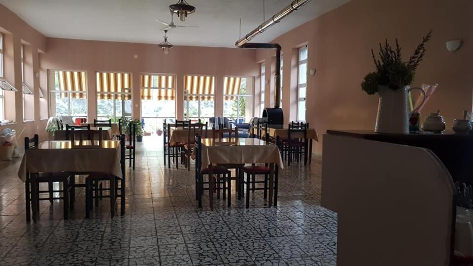 Agroturizem Hotel Vila Franceze Koman Exterior foto