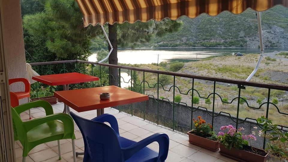 Agroturizem Hotel Vila Franceze Koman Exterior foto