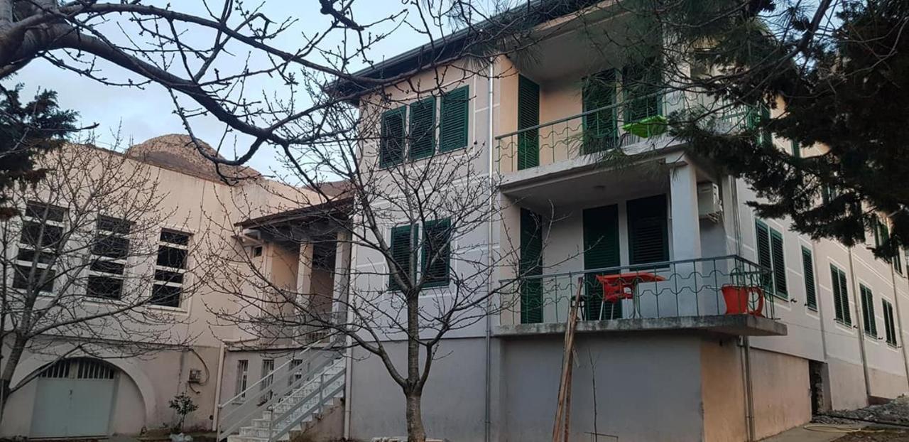 Agroturizem Hotel Vila Franceze Koman Exterior foto