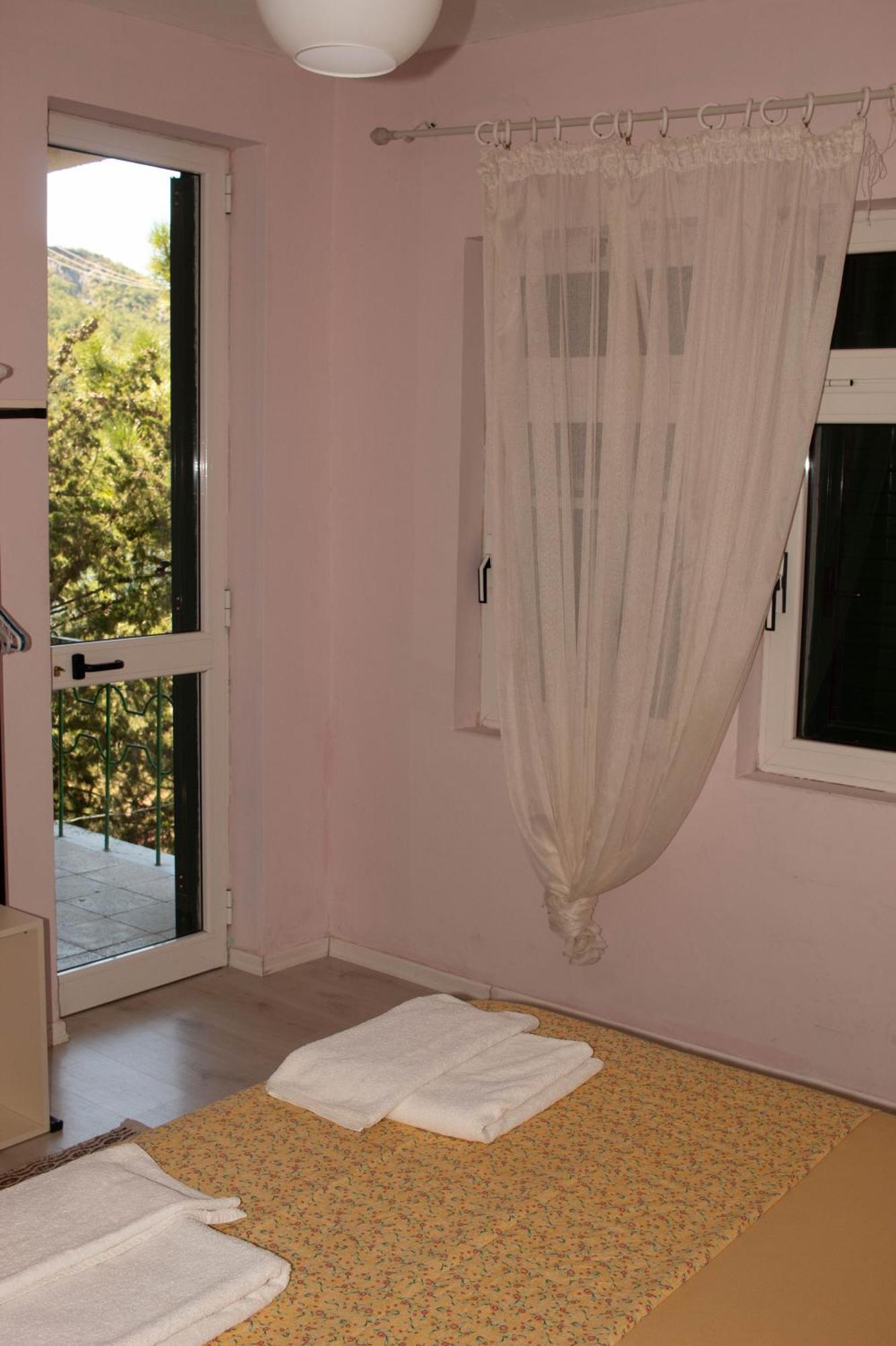 Agroturizem Hotel Vila Franceze Koman Exterior foto